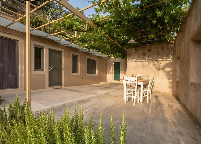Дом отдыха Corfu Tramezzo Designer's House