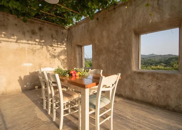 Дом отдыха Corfu Tramezzo Designer's House *